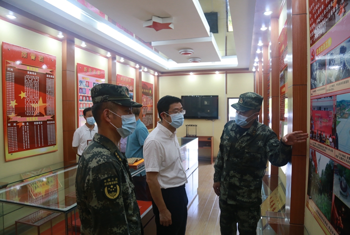 縣領(lǐng)導(dǎo)開展“八一”建軍節(jié)慰問活動