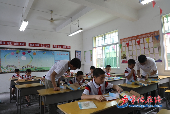 寧化:開展“大手拉小手·科技進校園”暑期夏令營活動