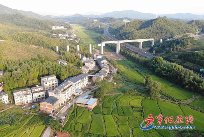 城郊鎮(zhèn):鉚足干勁抓發(fā)展 聚焦產(chǎn)業(yè)邁新階