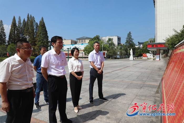 寧化縣領(lǐng)導(dǎo)開展教師節(jié)走訪慰問活動