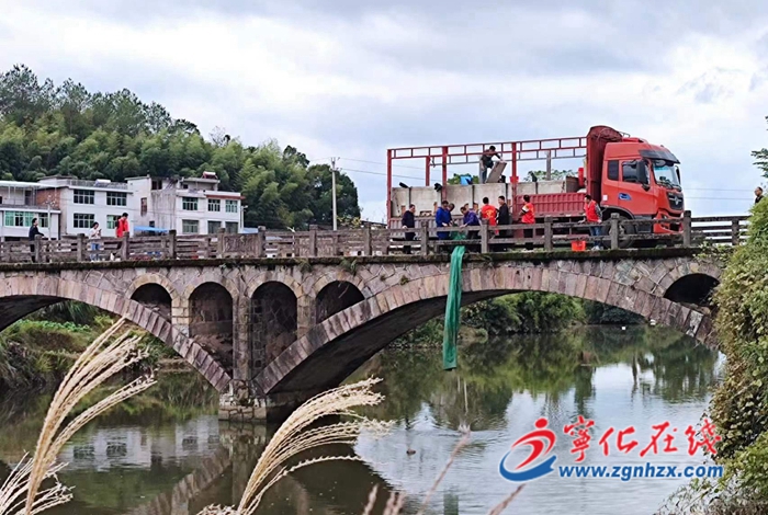 寧化石壁開展水生生物增殖放流活動