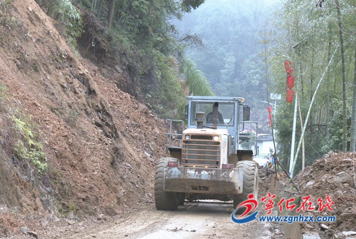 寧化治平畬族鄉全力以赴搶修塌方路段