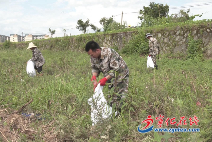 寧化石壁：開展雨后河道垃圾清理專項整治行動