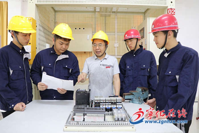 黨員教師的初心使命——記全國黃炎培職業教育杰出教師彭佩烘