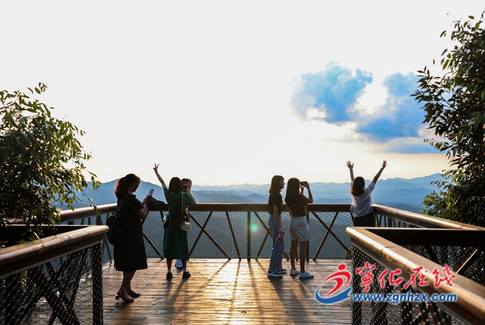 寧化:朝霞伴日出,風(fēng)景美如畫