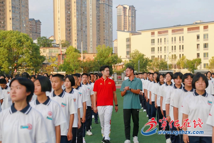 福建省冠軍運動員教練員走進城東中學開展健身指導服務
