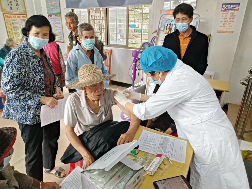疫苗送上門，打通老年人接種“最后一公里”