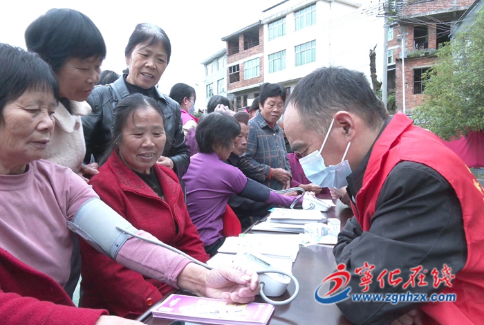 寧化城郊鎮開展“情暖重陽 送學上門”活動
