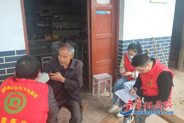 寧化縣總醫(yī)院淮土分院黨支部開展家庭醫(yī)生簽約巡診服務(wù)