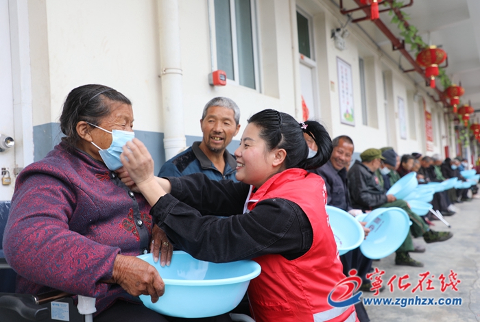 我學榜樣思奮進|張銀珠:紅土地上的巾幗志愿者