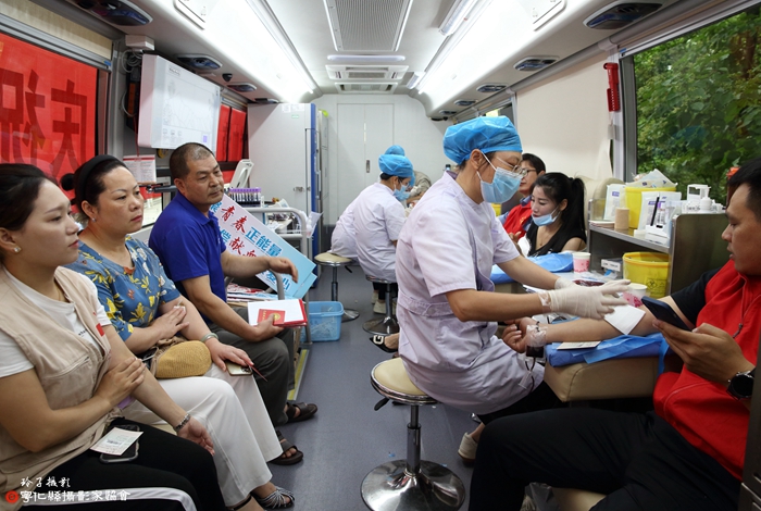 寧化舉行“6·14世界獻(xiàn)血者日”主題宣傳暨無償獻(xiàn)血奉獻(xiàn)獎(jiǎng)?lì)C獎(jiǎng)活動(dòng)