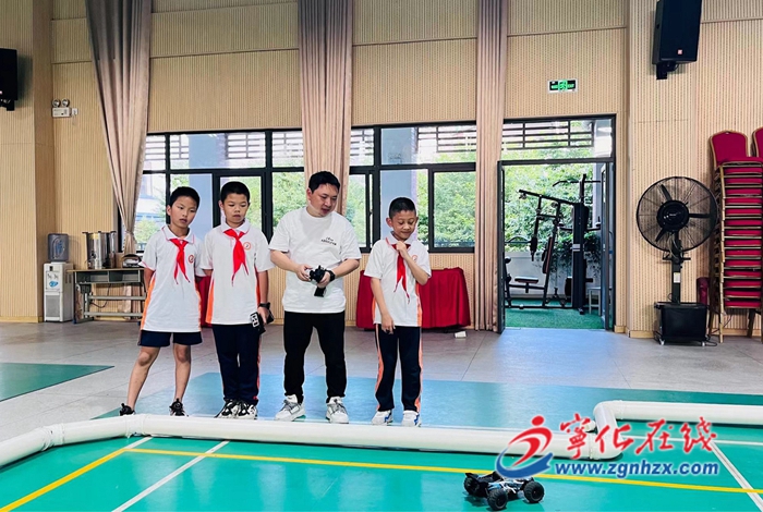 創(chuàng)意車模 盡顯學子風采