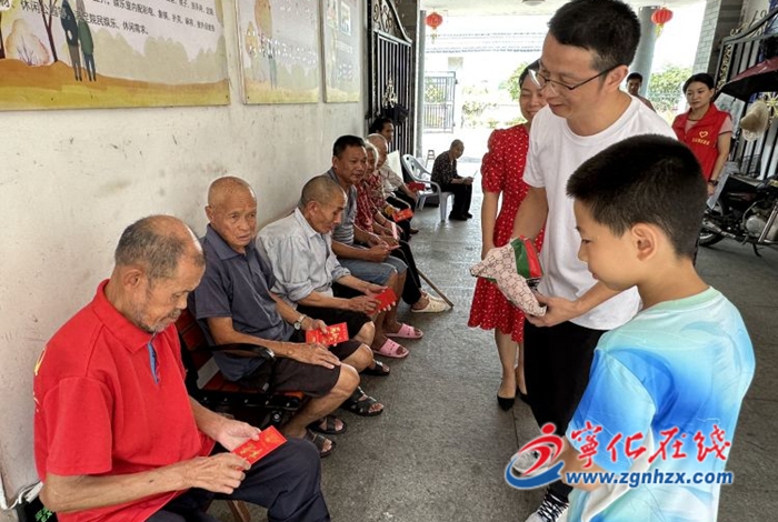 寧化安遠鎮(zhèn)：鄉(xiāng)賢慰問敬老院老人