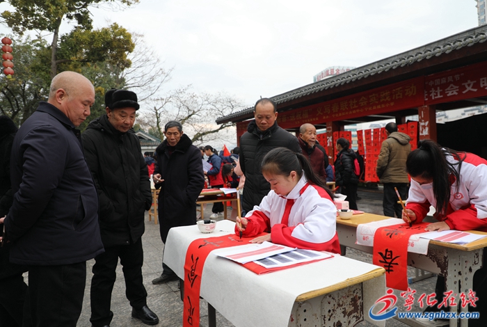 寧化14校師生志愿者義寫春聯(lián)送祝福