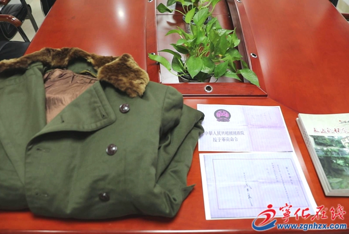 紅色薪火代代相傳!張新華將軍后人向寧化捐贈珍貴物品