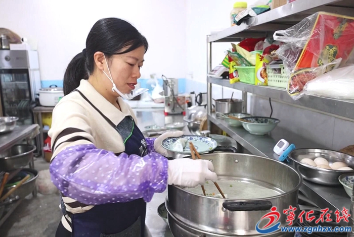 吳琴英：“頂梁柱”母親的小吃創業路