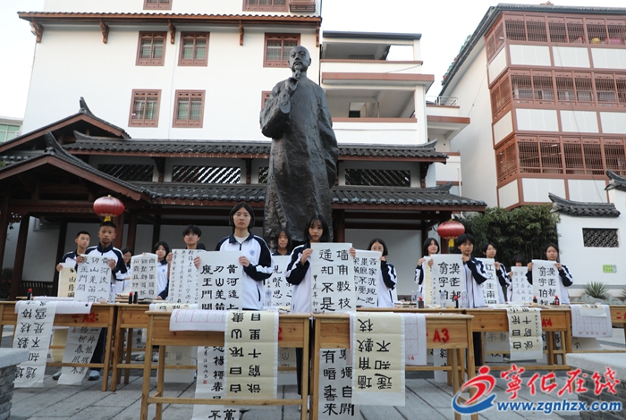 寧化六中學子臨習隸書紀念伊秉綬誕辰270周年