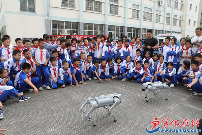 寧化:科普大篷車進(jìn)校園 點(diǎn)燃孩子科學(xué)夢