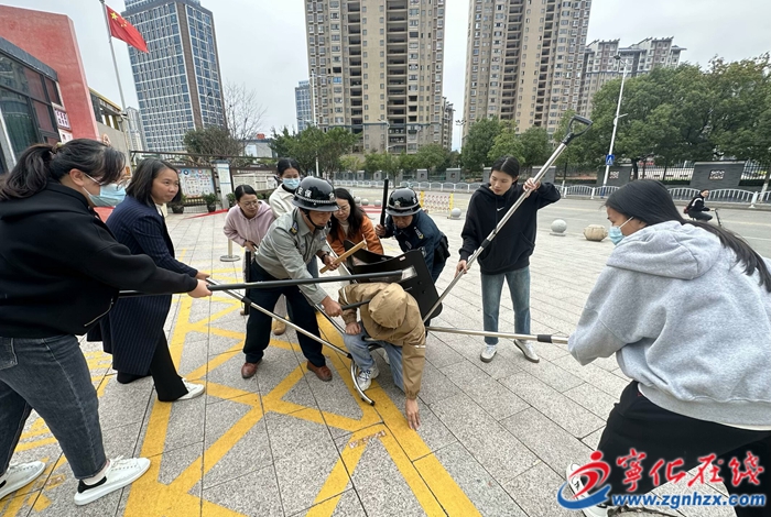 縣公安局走進(jìn)連岡幼兒園