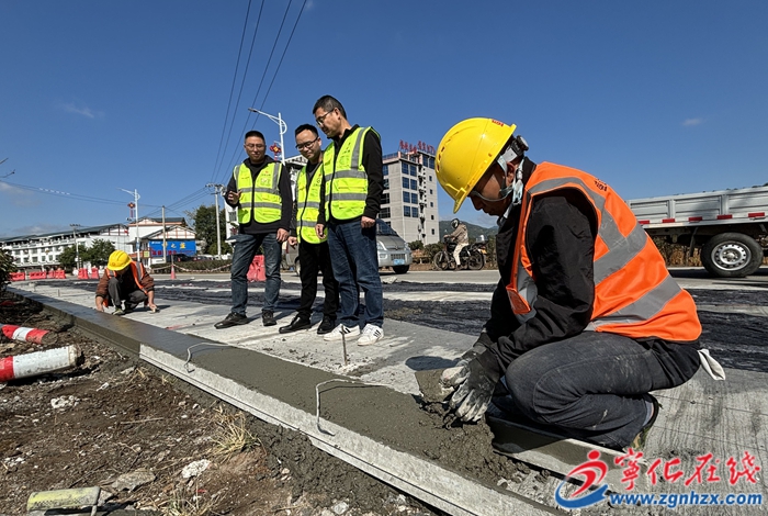 黨建進工地 助力省際公路寧化段 “白改黑”項目建設