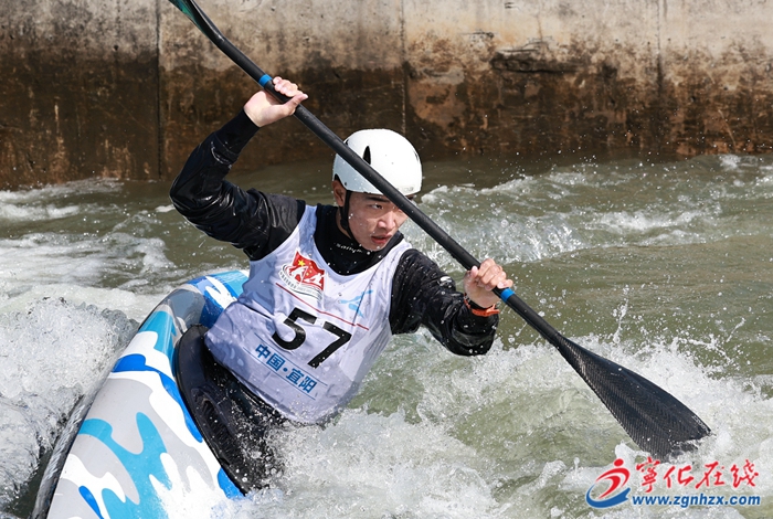 上千次揮槳劃艇，寧化的他在激流中奪冠