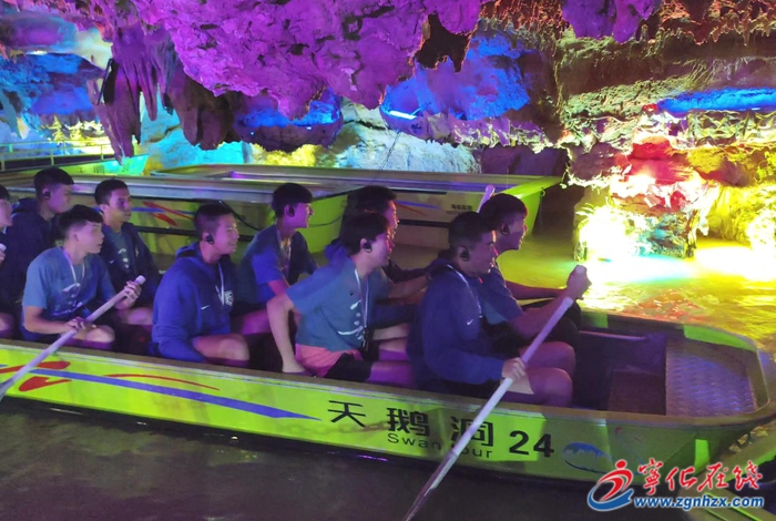 賞溶洞奇觀 加強(qiáng)文化交流合作