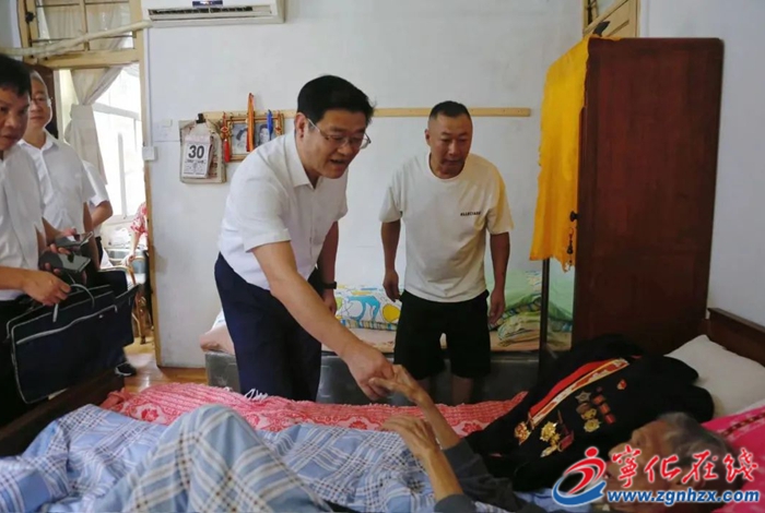 寧化縣領導國慶節前開展走訪慰問活動