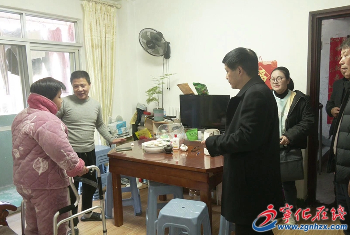 寧化開展“兩節(jié)”慰問困難教師、困難學生活動