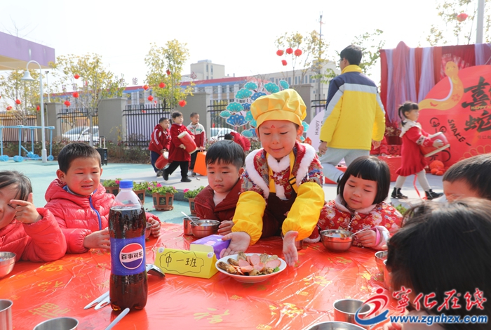 寧化450多名萌娃體驗客家宴席文化