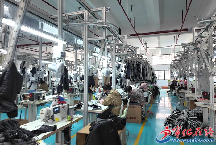 寧化：服裝企業(yè)趕訂單生產(chǎn)忙