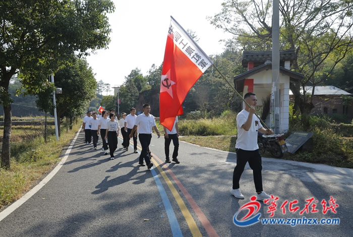 寧化舉辦“長征路上悟初心 奮進新程擔使命”紅色越野徒步活動