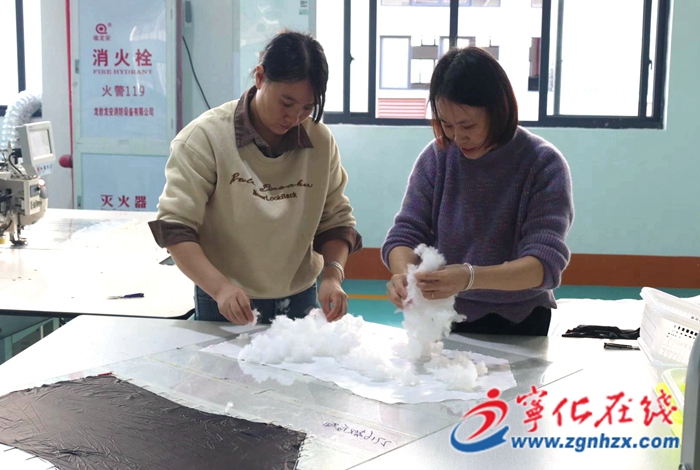 寧化:冬日“暖心”訂單劇增 博泰服飾趕制火熱