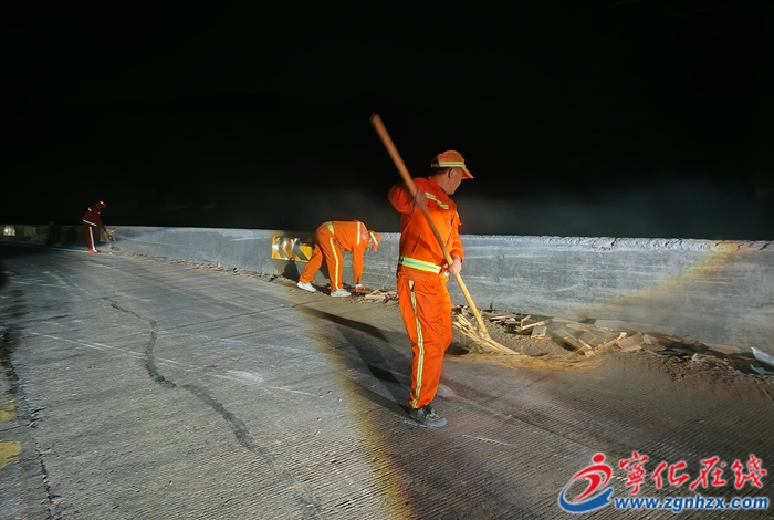 寧化:公路人深夜清障保暢通