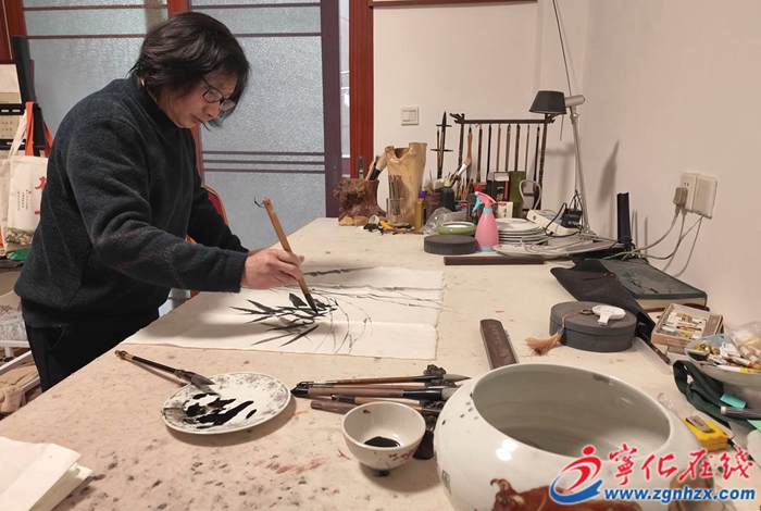 曾橋生：用畫筆繪就精彩人生