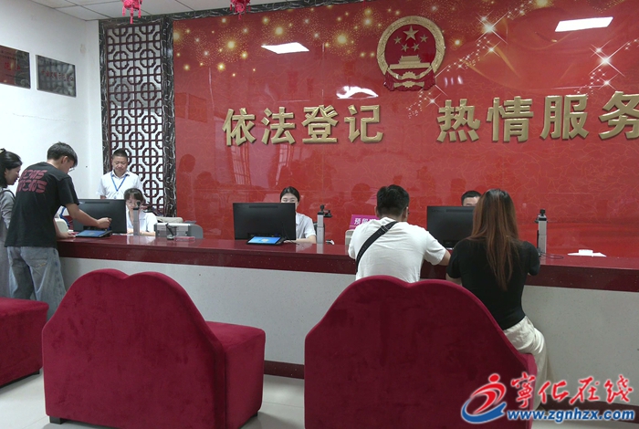 寧化：為4對“520”新婚夫婦集體頒證 倡導文明婚俗