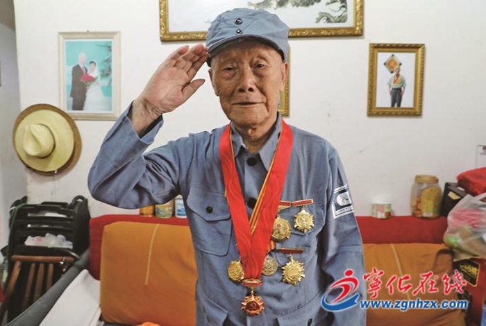 百歲老兵：電臺比命還重要