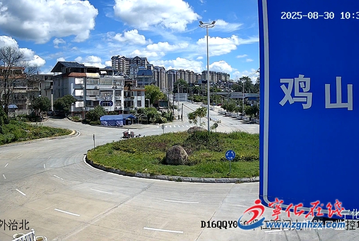 寧化：老人三輪車側翻被困 一小伙暖心救助