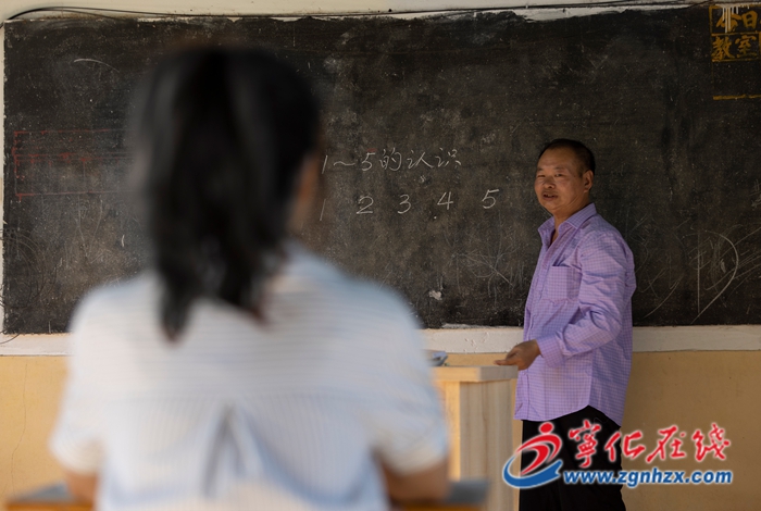 謝邦吉：大山深處的獨臂教師 為山村孩子點亮明燈