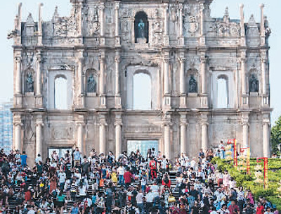 澳門秋風爽煙花亮 “游客潮沒想到！”