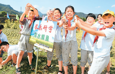 游學(xué)不只到此一游 要重視學(xué)習(xí)研究