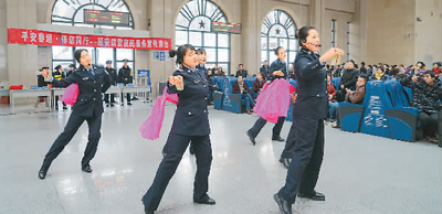延安鐵路公安處便民舉措服務春運旅客