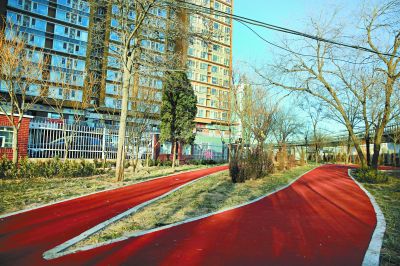 來(lái)廣營(yíng)繁華路口擠出微公園