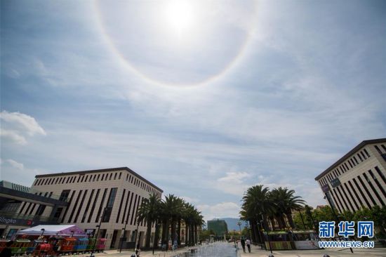 昆明出現(xiàn)美麗日暈