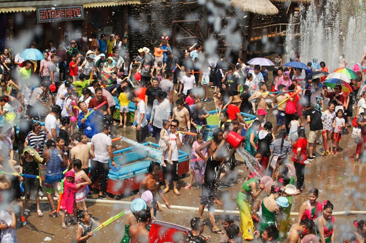 2018北京呀路古熱帶植物園潑水季開始了