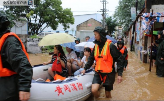 湖北紅安突降暴雨 積水最深處達(dá)2米 水位不斷上漲