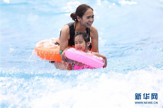 水上享清涼！入伏第一天重慶出現高溫天氣