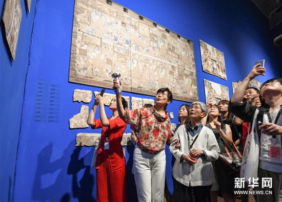 流失海外的新疆克孜爾石窟壁畫及洞窟復原影像展舉辦