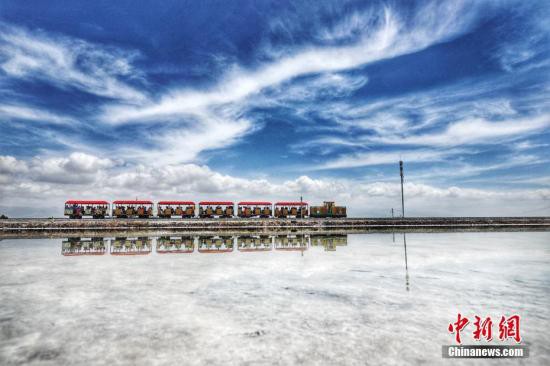 天空之境變垃圾場 景區提供租賃可再生環保鞋套