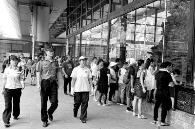 游客投喂傷害動(dòng)物將面臨行政處罰