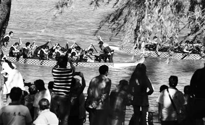 圓明園福海再現(xiàn)皇家龍舟競渡